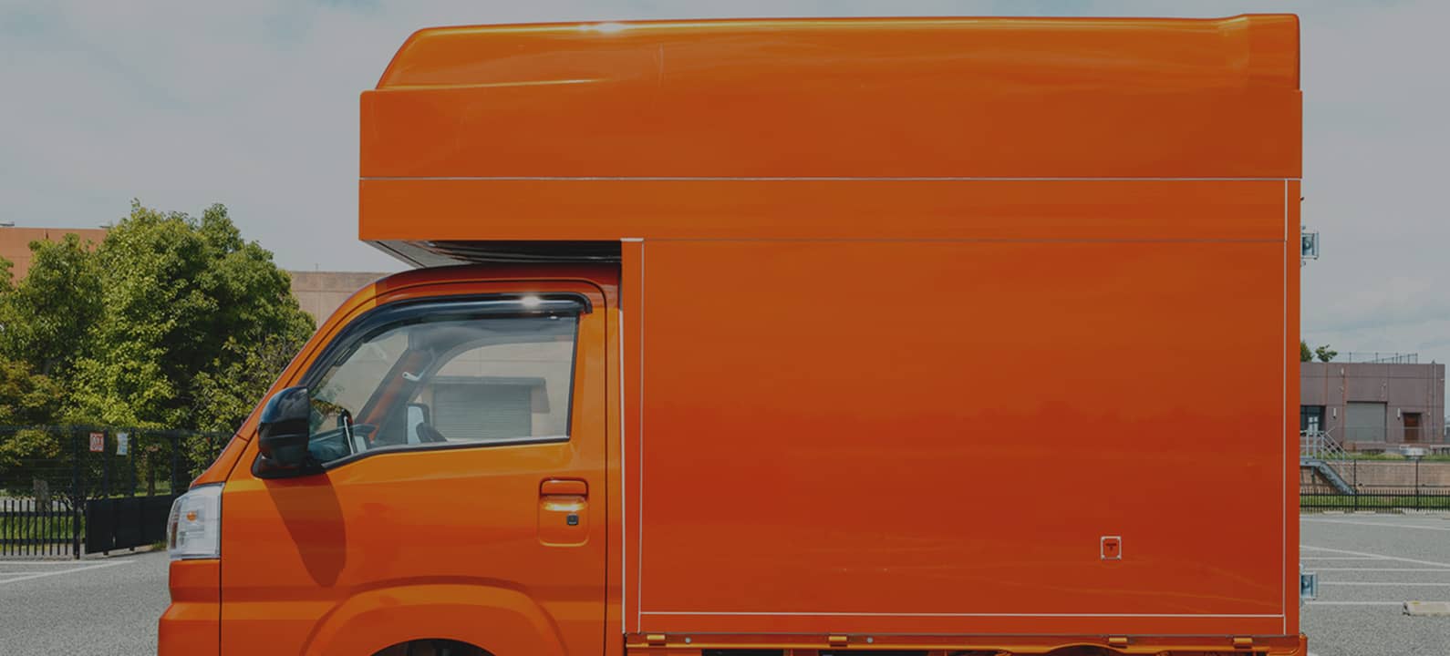 グループ旅行運送のオリジナル軽トラック