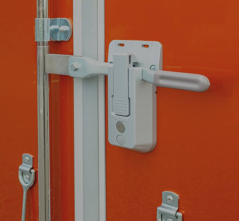 グループ旅行運送のオリジナル軽トラックの施錠